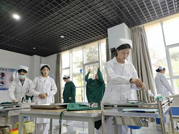 青衿之志 履践致远 | 学习之星：张婷婷