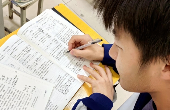 青衿之志 履践致远 | 学习之星：邱子涵