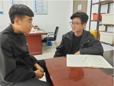 成长加油站·你说我听 藏在课本里的“职业迷茫”纸条